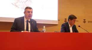 El president del Consorci d'Aigües Costa Brava Girona, Miquel Noguer, amb el director, Jordi Agustí