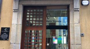 Façana de la biblioteca Marià Vayreda d'Olot