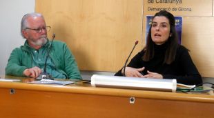 El representant de Mou-te en Bici, Xavier Corominas, i la fiscal especialitzada en trànsit de Girona Emma Ruiz