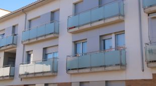 El bloc de pisos propietat de Sareb