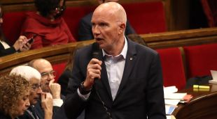 El conseller d'Acció Climàtica, David Mascort, intervenint a la sessió de control al Govern