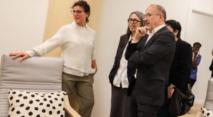 El conseller Carles Campuzano i la directora general de la DGAIA, Ester Cabanes, durant la visita