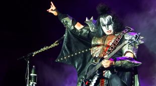 Genne Simons durant un concert de KISS