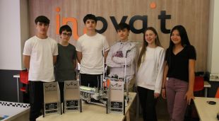 L'equip Purple Lions d'Innovat Eduació, que va guanyar el torneig estatal i es prepara pel mundial