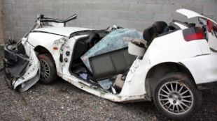 accident, cotxe, fornells, arbre