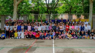 Els alumnes, membres de l'USAP i autoritats, ahir al Joan Bruguera de Girona