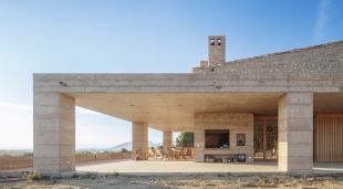 La Casa 1627 dels propietaris del Celler Mas Geli feta per d'Harquitectes