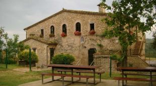 Exterior de Mas Batllori a Cornellà del Terri
