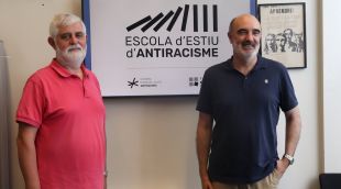 El president de la Fundació SERGI, Albert Quintana, i el director de la Càtedra d’Anàlisi i Acció Antiracista, Carles Serra