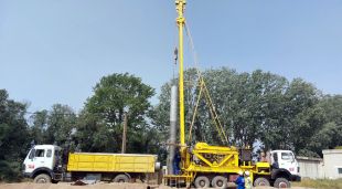 Els treballs per perforar el nou pou d'aigua de Torroella de Montgrí