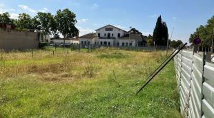 Un solar ubicat en el carrer Ramon i Cajal amb Moreneta