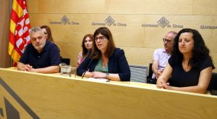 Els sis regidors del grup municipal de Junts per Girona durant la roda de premsa en què s'han marcat les prioritats per al proper curs polític