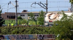 Pla general del vagó de mercaderies que s'ha incendiat a Girona