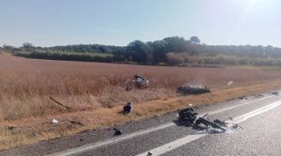 Les restes de les motocicletes accidentades