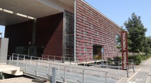 Façana principal de l'edifici Giroemprèn del Parc de Recerca i Innovació de la UdG