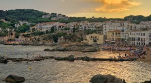 Capvespre a la platja del Port Bo de Calella de Palafrugell