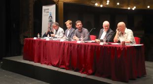El director del festival Temporada Alta, Salvador Sunyer, i altres autoritats en la presentació de la 33a edició