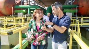 Paneque i Carlos Miguel durant la visita a la dessalinitzadora del Prat del Llobregat