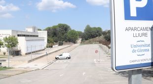 Un dels aparcaments lliures que hi ha al campus de Montilivi de la Universitat de Girona