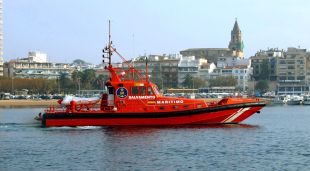 L'embarcació Sirius de Salvament Marítim Sirius davant la costa de Palamós (arxiu)