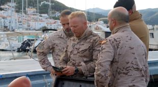 Efectius de la unitat de contramines de l'Armada al Club Nàutic del Port de la Selva