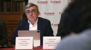El president de la Federació Catalana de Càmpings, Miquel Gotanegra, atenent els mitjans de comunicació després de la reunió al Palau de la Generalitat