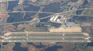 Imatge virtual de l'Aerport de Girona amb la segona pista