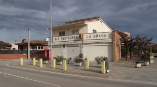 La façana del Bar Restaurant La Brasa de Melianta on s'ha venut un número del sorteig de Reis