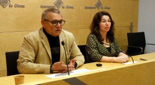 Els regidors socialistes Josep Palouzié i Bea Esporrín, aquest matí