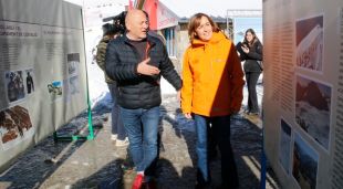 La consellera Paneque visitant l'exposició de Vallter