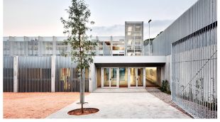 Entrada a l'Institut Escola de Lloret de Mar