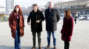 Madrenas, Vergés, Bagué i Planas davant l'estació de tren de Girona