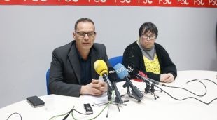 Els regidors del PSC de Ripoll, Enric Pérez, i Anna Avilés