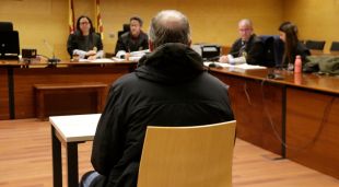 D'esquenes, el funcionari de l'Ajuntament de Caldes de Malavella condemnat per malversació