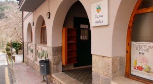 Exterior de l'escola d'Ogassa