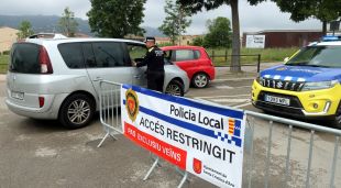 La policia local de Santa Cristina d'Aro només deixa entrar al poble els veïns o qui tingui causa justificada
