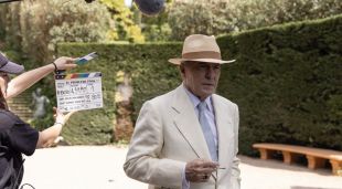 L'actor José Coronado grava una escena d'una minisèrie de Netflix en una zona dels jardins de Santa Clotilde