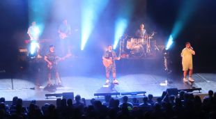 La banda Doctor Prats actuen a l'auditori de Girona dins del Festivalot