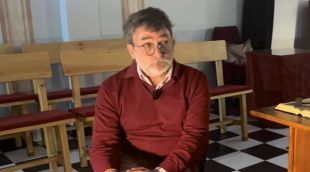Josep Adolf Estrader durant una entrevista