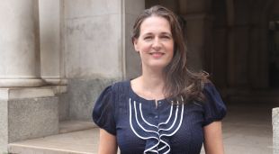 La impulsora de la campanya per batejar la biblioteca de Figueres amb el nom de Vicenç Pagés, Glòria Cristina