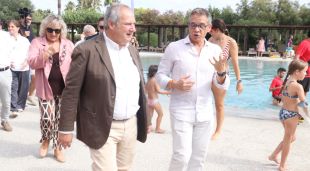 El ministre Jordi Hereu visita el càmping Ballena Alegre de Sant Pere Pescador