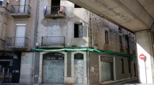 La menor va ser violada en les proximitats d'aquest bloc ocupat (arxiu)