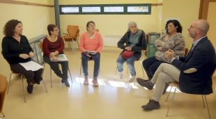 La reunió que s'ha celebrat aquest matí a Bescanó arran de la primera resolució judicial de les demandes interposades per les famílies