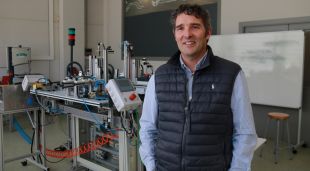 El responsable de formació de la Fundació Eduard Soler de Ripoll, Josep Maria Casals, a un dels tallers d'innovació