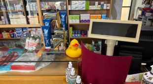 La caixa de la farmàcia de les Planes d'Hostoles sense funcionar