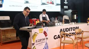 El cap de sala del Celler de Can Roca, Josep Roca, fa una conferència sobre l'escudella