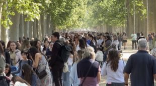 Milers de persones han fet cua des de primera hora del matí davant el Palau de Fires