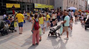 Concert de Jordi Tonietti davant la seu de la Generalitat a Girona