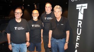 Els membres del Col·lectiu de Crítics de Cinema de Girona, després de la roda de premsa d'aquest dilluns