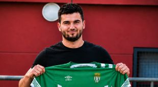 Arnau Liesa, amb la samarreta del club que entrenarà la propera temporada